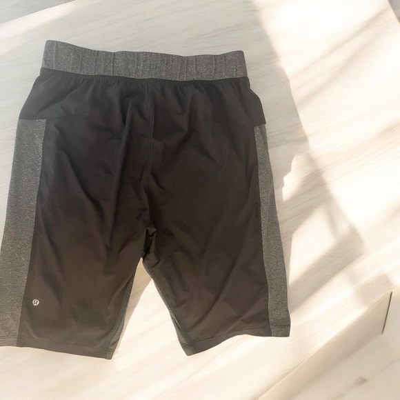 Lululemon Men's Black and Gray Training Shorts - Picture 2 of 4